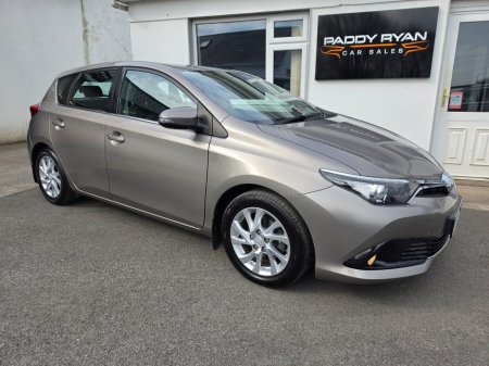 2016 Toyota Auris - thumbnail 2