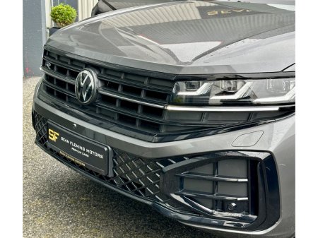 2025 Volkswagen Touareg - thumbnail 6