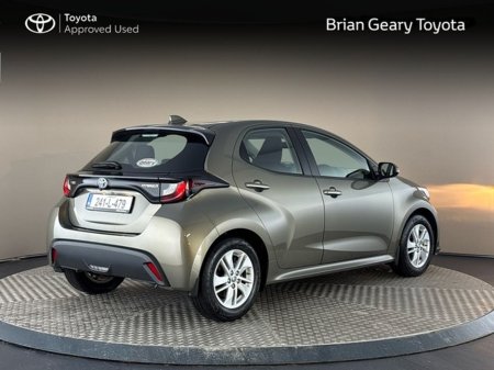 2024 Toyota Yaris - thumbnail 2