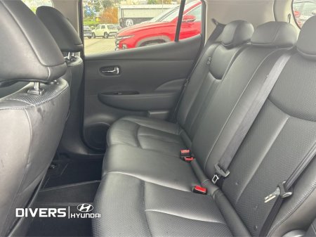 2017 Nissan Leaf - thumbnail 11