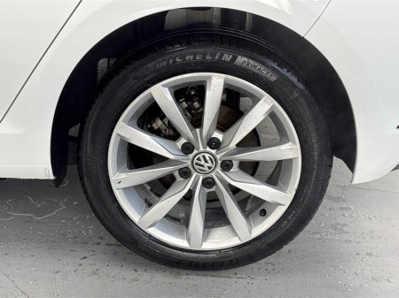 2019 Volkswagen Golf COMFORTLINE**TOUCHSCREEN MEDIA**APPLE CAR PLAY**REVERSE CAMERA**PARKING SENSORS**MULTIFUNCTIONAL STEERING WHEEL**CRUSIE CONTROL**DUAL CLIMATE**CLOTH SEATS**ELECTRIC WINDOWS**AIRCONDITIONING**ISOFIX** €19,995 thumbnail