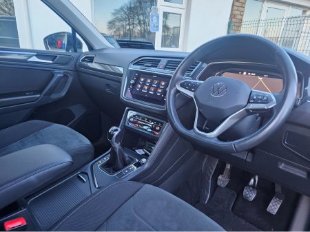 2023 Volkswagen Tiguan - thumbnail 19