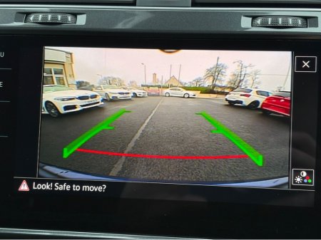 2018 Volkswagen Golf COMFORTLINE 1.2 AUTOMATIC * REAR VIEW CAMERA, AUTO LIGHTS, ADAPTIVE CRUISE CONTROL, POWERED FOLDING HEATED MIRRORS, LUMBAR SUPPORT, 2 KEYS, TOUCH SCREEN RADIO, MULTIFUNCTION STEERING WHEEL* €18,950 thumbnail