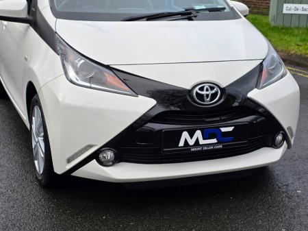 2017 Toyota Aygo 1.0 VVT-i x-play+ €8,450 thumbnail