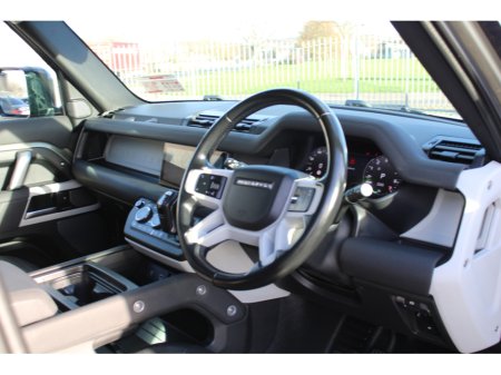 2022 Land Rover Defender - view 3