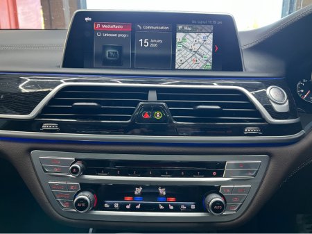 2017 BMW 7 Series 2017 BMW 740E IPERFORMANCE M-SPORT 2.0AUTOMATIC / CRUISE CONTROL / 360° PARKING CAMERA / ELECTRIC MEMORY HEATED & MASSAGING SEATS / PADDLE SHIFTERS / PANORAMIC SUNROOF / HEATED REAR SEATS thumbnail