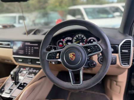 2022 Porsche Cayenne - thumbnail 14