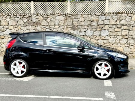 2013 Ford Fiesta - thumbnail 4