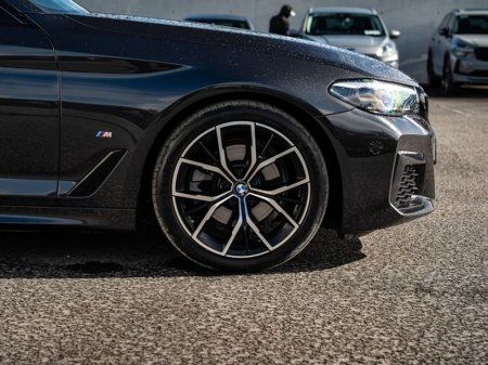 2023 BMW 5 Series - thumbnail 3