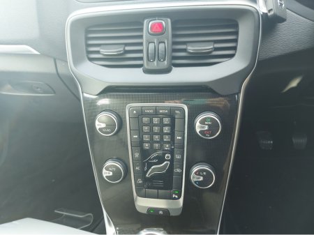 2019 Volvo V40 D3 MOMENTUM ED 5DR €19,950 thumbnail