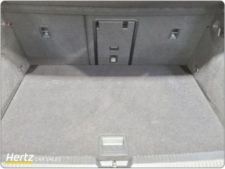 2024 Volkswagen Golf LIFE 110HP Petrol Manual €25,995 thumbnail