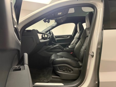 2024 Porsche Cayenne - thumbnail 15