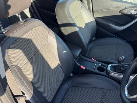 2012 Opel Astra - thumbnail 12