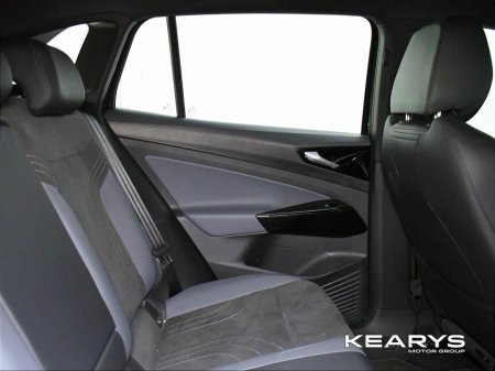 2022 Volkswagen ID.4 LIFE 77kWh 204HP €24,888 thumbnail