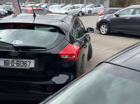 2016 Ford Focus - thumbnail 20