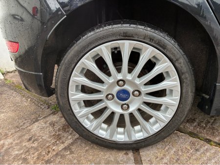 2014 Ford Fiesta - thumbnail 19