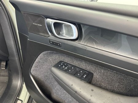 2024 Volvo XC40 - thumbnail 11