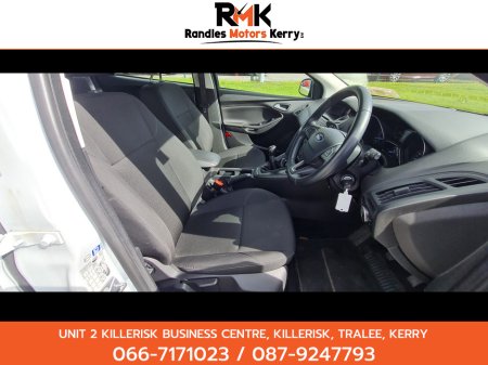 2016 Ford Focus - thumbnail 7