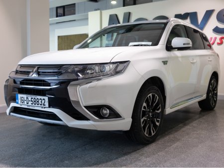 2016 Mitsubishi Outlander - view 3