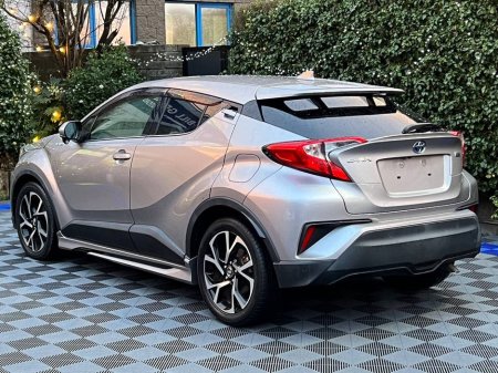 2018 Toyota C-HR G-LED EDITION 1.8 HYBRID // HEATED SEATS // DIAMOND CUT ALLOYS // ADAPTIVE CRUISE CONTROL €19,900 thumbnail