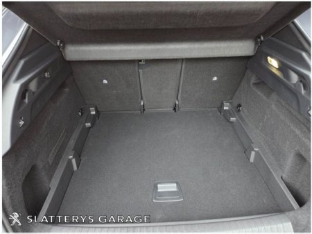 2025 Peugeot 3008 1.2 MHEV PureTech 136bhp eDCS6 Allure €40,995 thumbnail