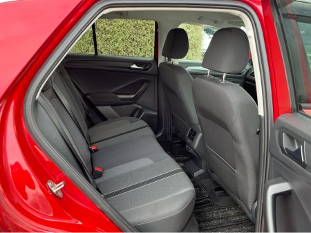 2023 Volkswagen T-Roc ACTIVE AUTOMATIC 1.5 PETROL //VERY LOW MILES//KEYLESS ENTRY//ADAPTIVE CRUISE CONTROL//BLIND SPOT WARNING// €29,950 thumbnail