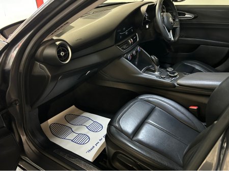 2017 Alfa Romeo Giulia 2.2JTD 180HP SUPER LUXURY 4DR AUTO €16,900 thumbnail