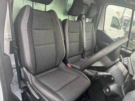 2026 Renault Master Renault Master Luton Box Body with Tail Lift thumbnail