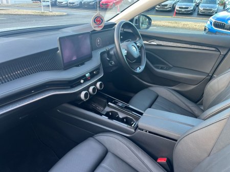 2024 Skoda Superb SELECTION 2.0 TDI 150HP DSG €45,995 thumbnail