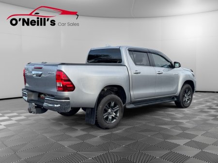 2025 Toyota Hilux - view 3