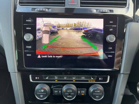 2018 Volkswagen Golf HIGHLINE R-LINE 1.0 TSI // 17" ALLOYS // APPLE CARPLAY/ANDROID AUTO // HEATED SEATS €18,900 thumbnail