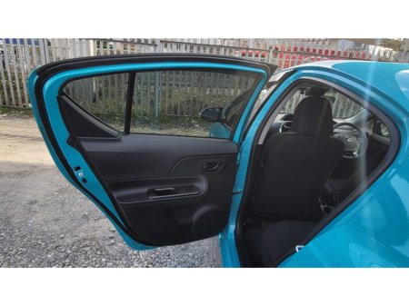 2017 Toyota Aqua - thumbnail 8