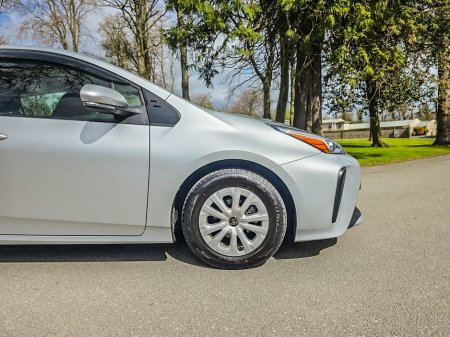 2020 Toyota Prius - thumbnail 4