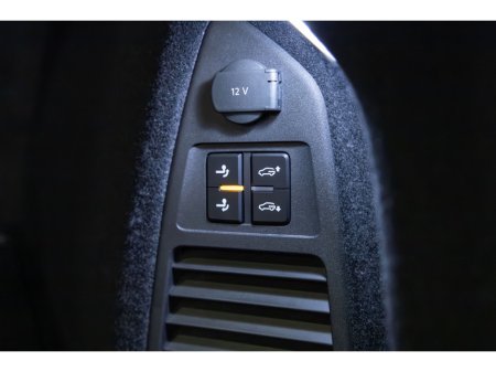 2025 Volkswagen Touareg - thumbnail 17