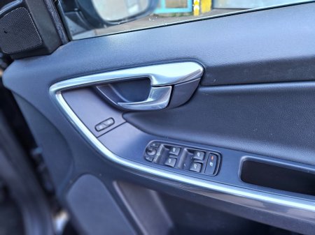 2016 Volvo XC60 - thumbnail 9