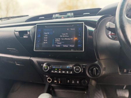 2018 Toyota Hilux - thumbnail 13