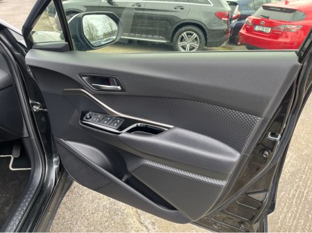 2019 Toyota C-HR - thumbnail 12