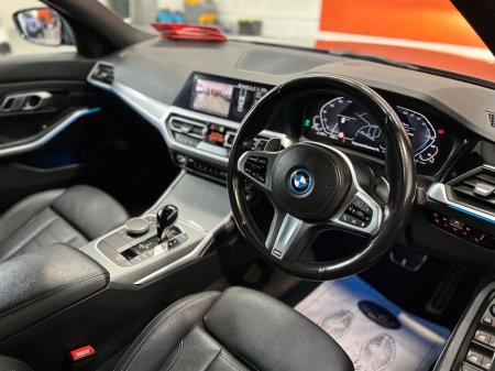 2021 BMW 3 Series - thumbnail 16