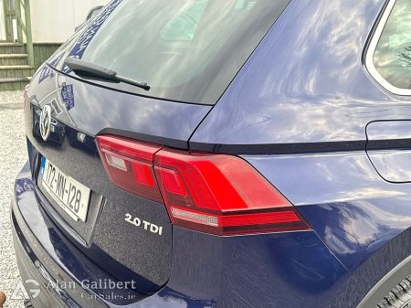 2017 Volkswagen Tiguan - thumbnail 19