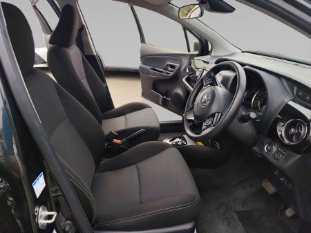 2019 Toyota Vitz - thumbnail 9