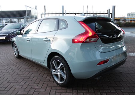 2017 Volvo V40 2.0D4 MOMEMTUM EDITION 180HP 5DR HATCHBACK AUTOMATIC // HUGE SPEC // 1 OWNER CAR WITH 112,355 KM'S // WELL WORTH VIEWING // BUY WITH CONFIDENCE AA AND SIMI APPROVED DEALER 2026 // FINANCE ARRANGED // €15,950 thumbnail