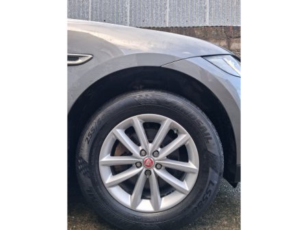 2017 Jaguar F-Pace 2.0 i4 D 180PS Prestige RWD €12,750 thumbnail