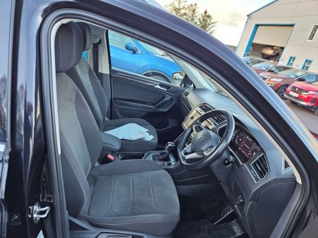 2021 Volkswagen Tiguan Elegance 2.0tdi D7F 150HP 5DR Auto €33,990 thumbnail