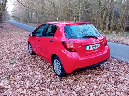 2015 Toyota Yaris - thumbnail 5