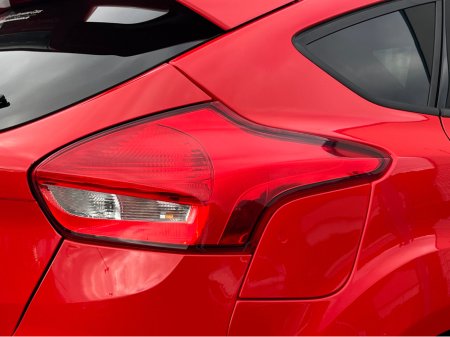 2018 Ford Focus - thumbnail 12