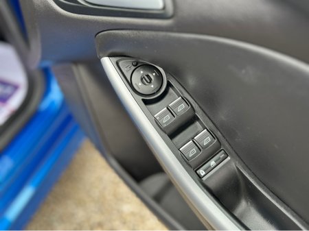 2015 Ford Focus - thumbnail 19