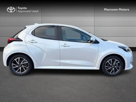 2023 Toyota Yaris FRESH SELECTION OF TRADE-INS YARIS CROSS LUNA €26,000 thumbnail