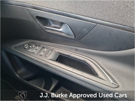 2024 Peugeot 3008 1.5 BlueHDi 130bhp Auto Allure €34,950 thumbnail