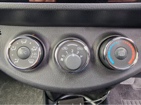 2018 Toyota Yaris - thumbnail 23