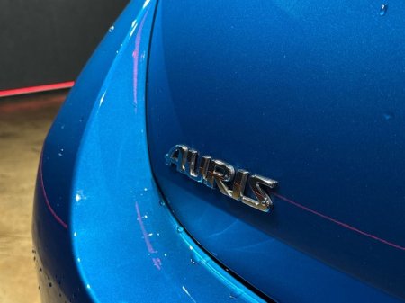 2016 Toyota Auris HYBRID G PACKAGE - BEIGE/BLACK FULL LEATHER INTERIOR - FACTORY ALLOYS - REVERSE CAMERA €13,950 thumbnail